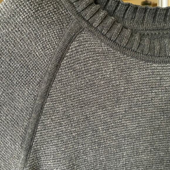 Lululemon Still Lotus Reversible Crew Neck Sweater Black Gray Womens - Picture 8 of 8